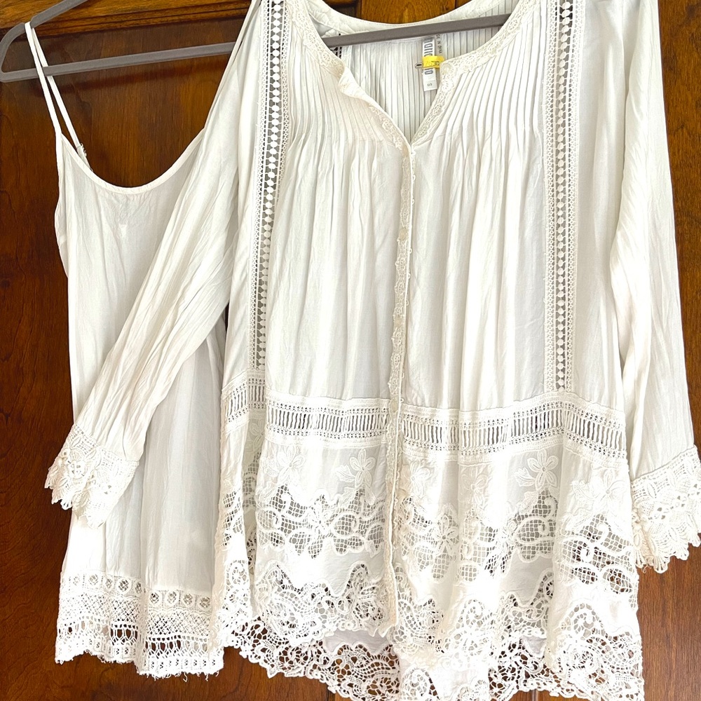 Monoreno Tunic Dress. Color Ivory. Worn twice         Beautiful detail